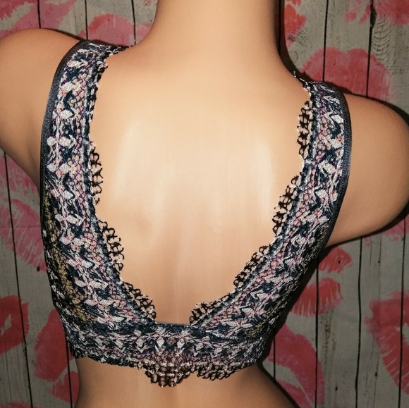 Victoria's Secret bralette unlined - Picture 2 of 2